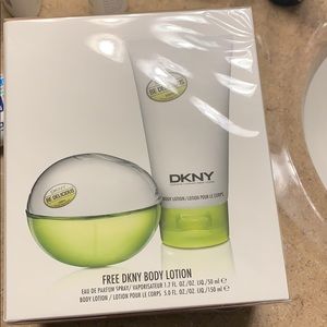 DKNY be delicious perfume+body lotion combo